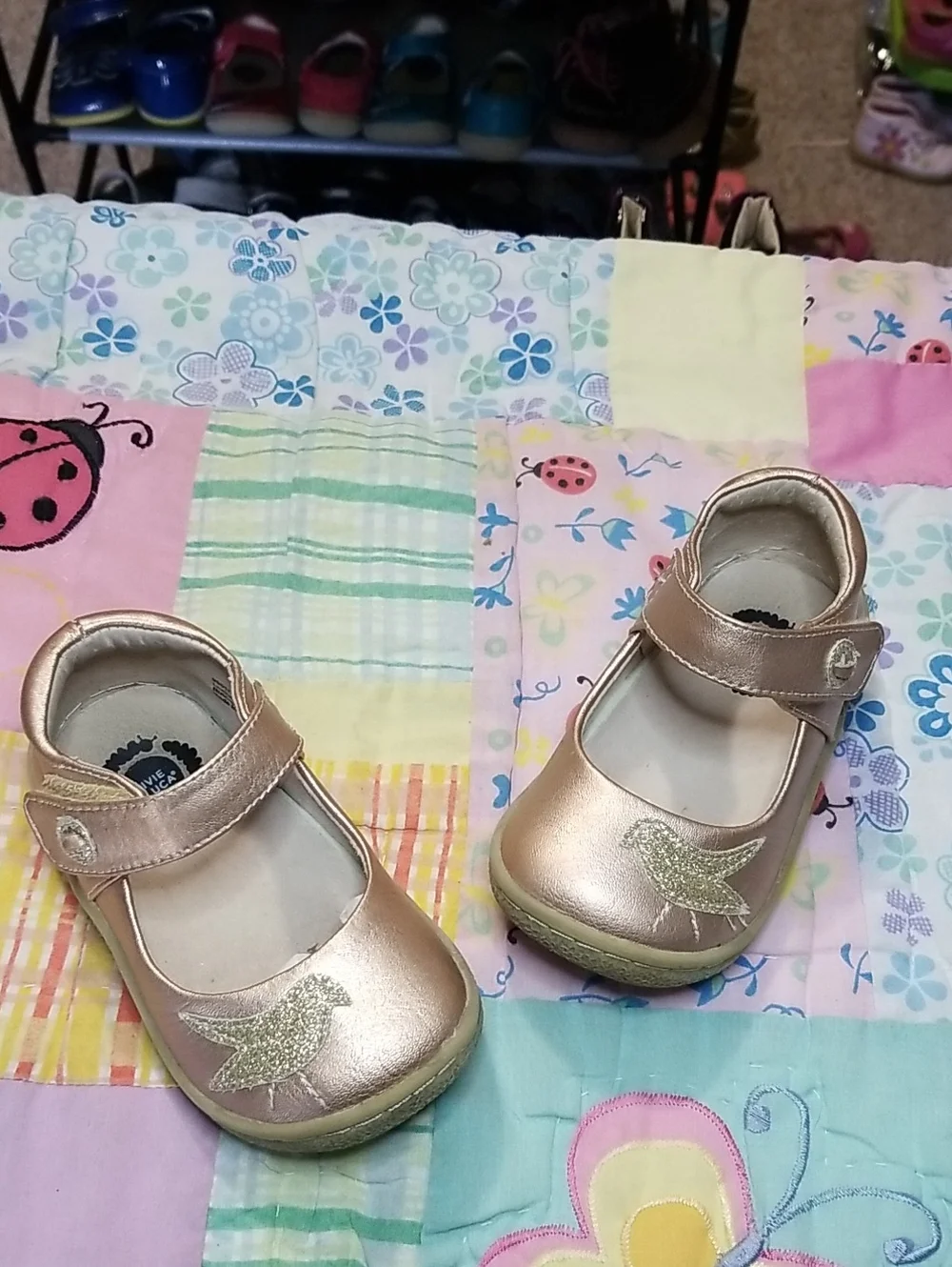 Livie & Luca Metallic Rose Gold Mary Janes with Gold Glitter Bird Size 7 Pio